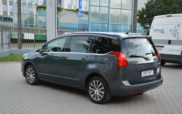 PEUGEOT 5008 1.6 THP Allure 7os