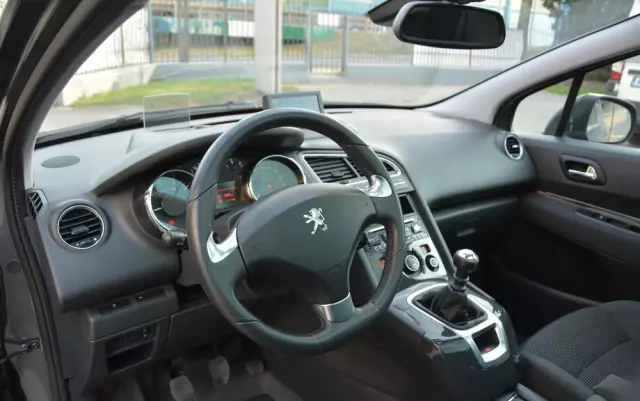 PEUGEOT 5008 1.6 THP Allure 7os