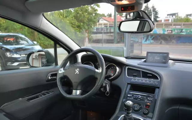 PEUGEOT 5008 1.6 THP Allure 7os