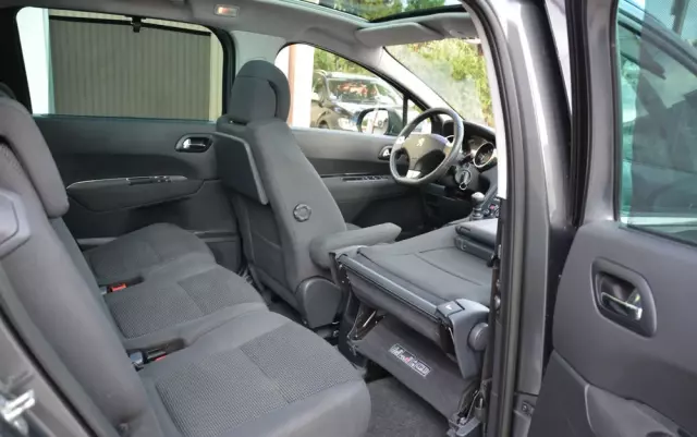 PEUGEOT 5008 1.6 THP Allure 7os