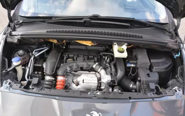 PEUGEOT 5008 1.6 THP Allure 7os