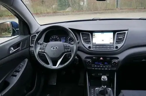 HYUNDAI Tucson 