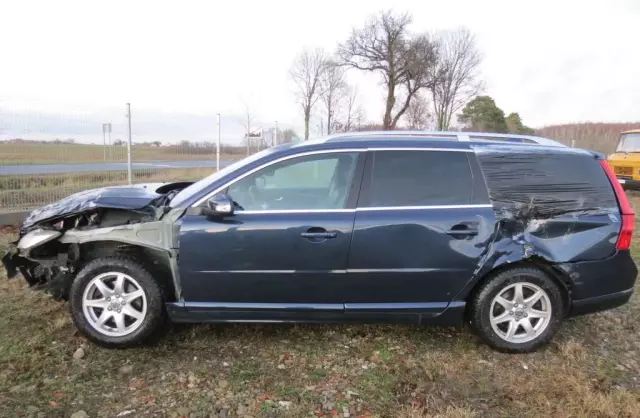 VOLVO V70 