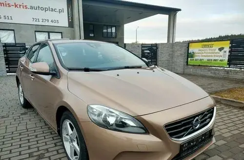 VOLVO V40 