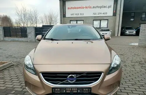 VOLVO V40 