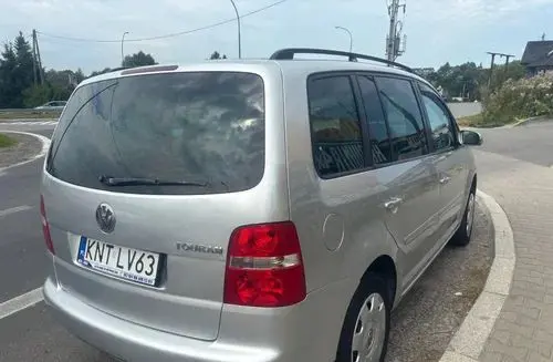 VOLKSWAGEN Touran 