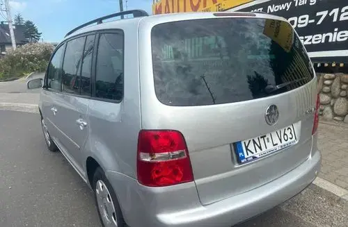 VOLKSWAGEN Touran 