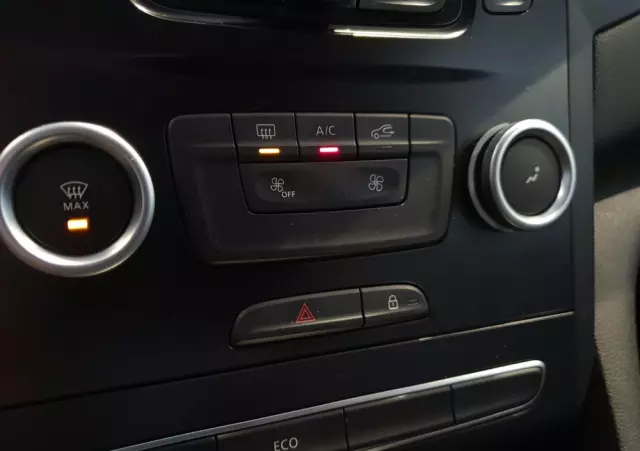 RENAULT Megane 1.6 SCe Zen