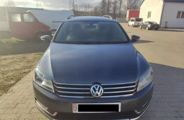 VOLKSWAGEN Passat 