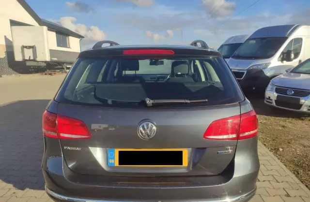 VOLKSWAGEN Passat 