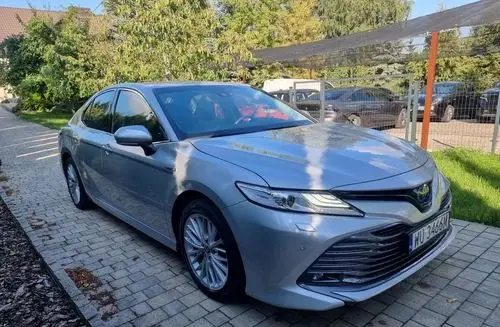 TOYOTA Camry 