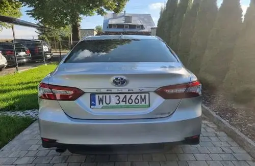TOYOTA Camry 