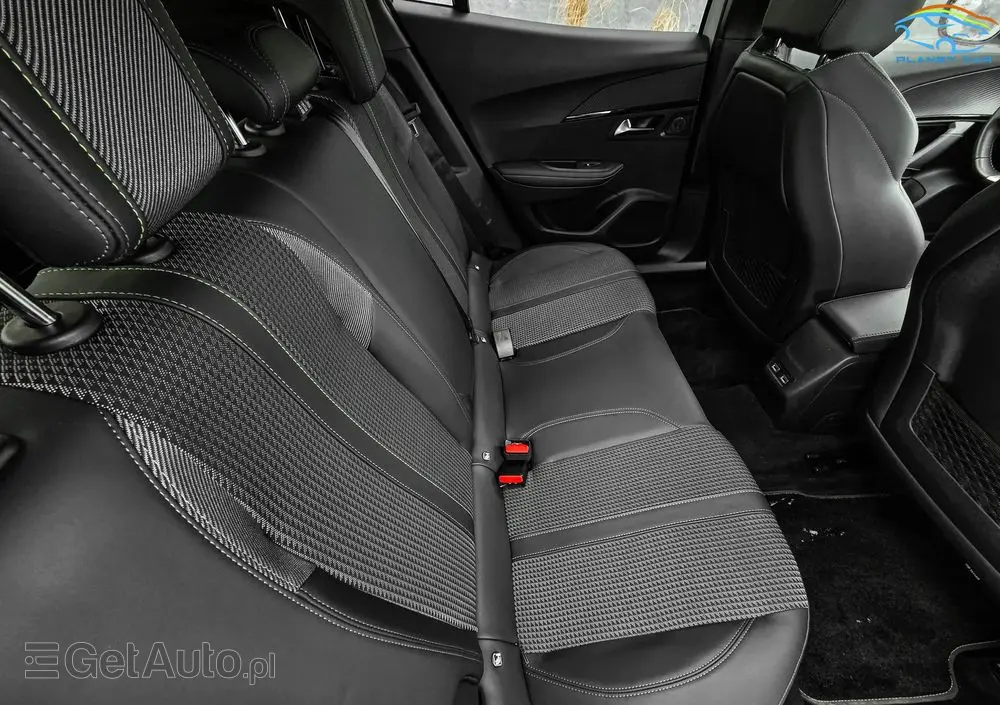 PEUGEOT 2008 PureTech 130 EAT8 GT