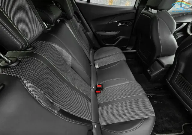 PEUGEOT 2008 PureTech 130 EAT8 GT