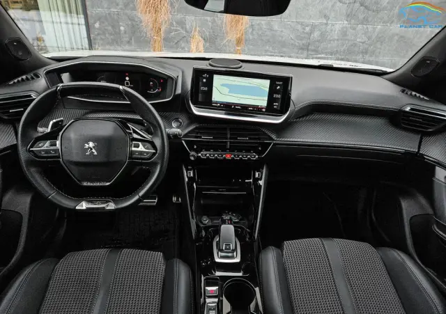 PEUGEOT 2008 PureTech 130 EAT8 GT