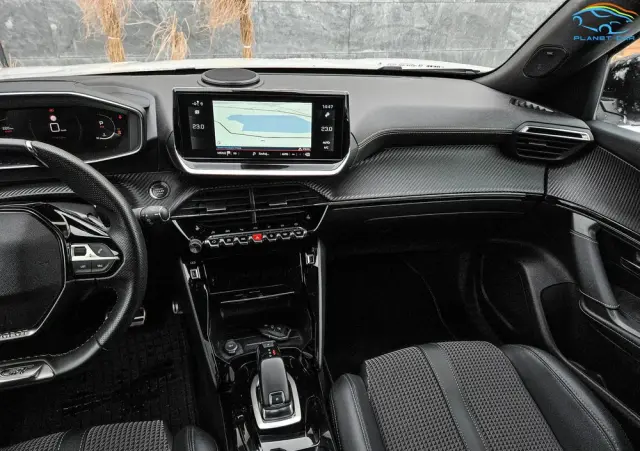 PEUGEOT 2008 PureTech 130 EAT8 GT