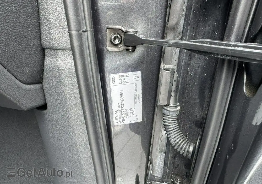 AUDI A6 Avant 40 TDI quattro S tronic S line