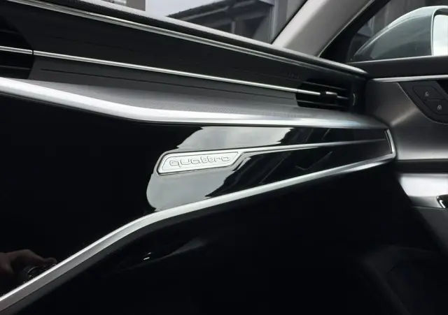 AUDI A6 Avant 40 TDI quattro S tronic S line