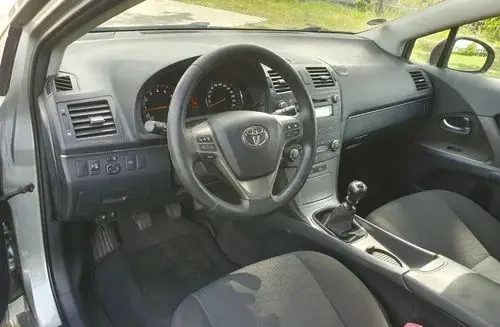 TOYOTA Avensis 