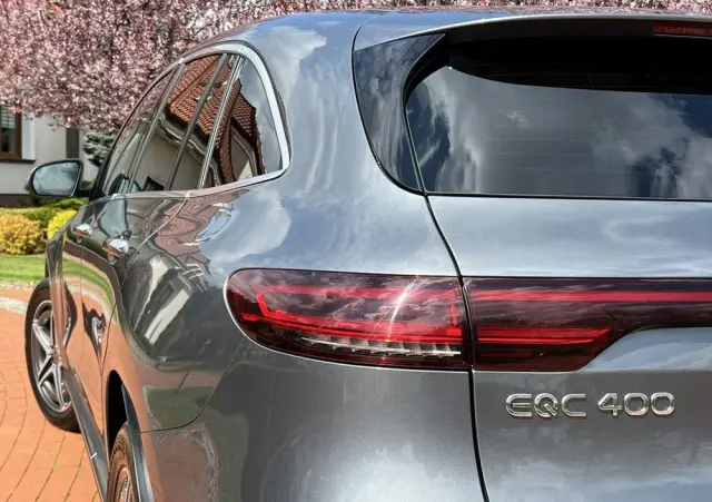 MERCEDES-BENZ EQC 