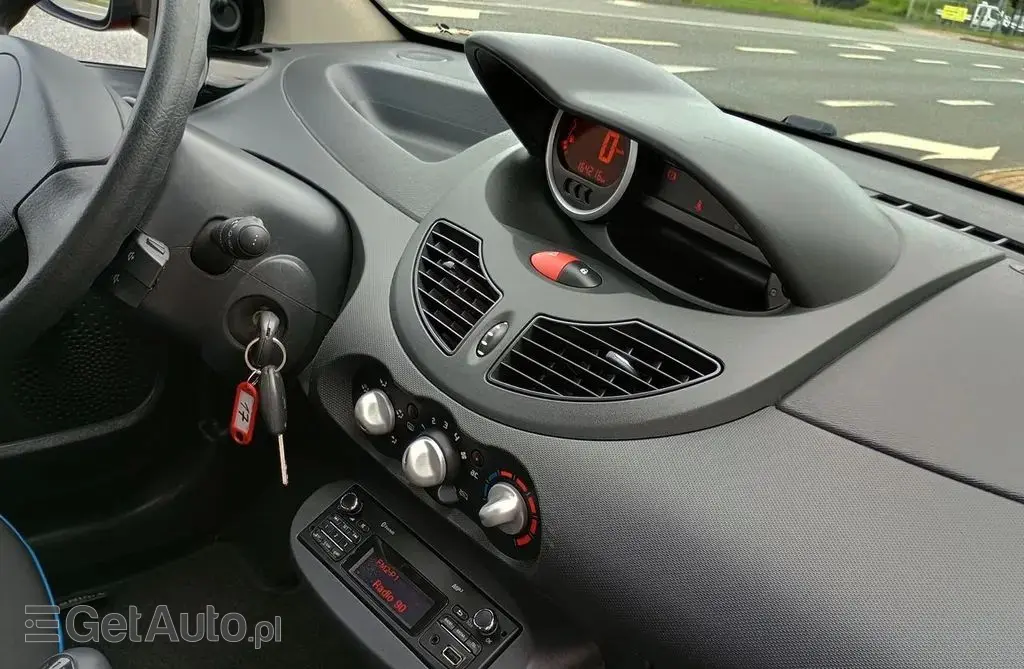 RENAULT Twingo 