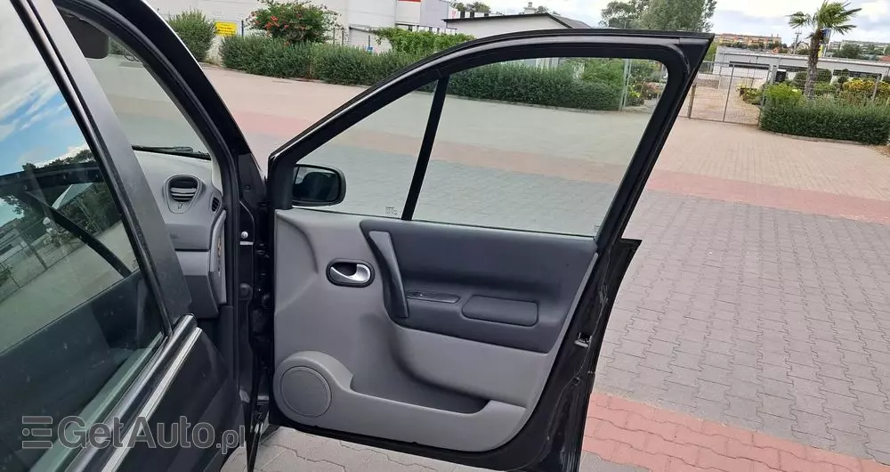 RENAULT Scenic 1.6 16V Avantage