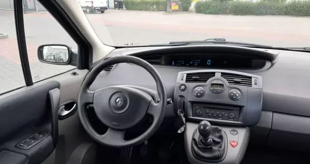 RENAULT Scenic 1.6 16V Avantage
