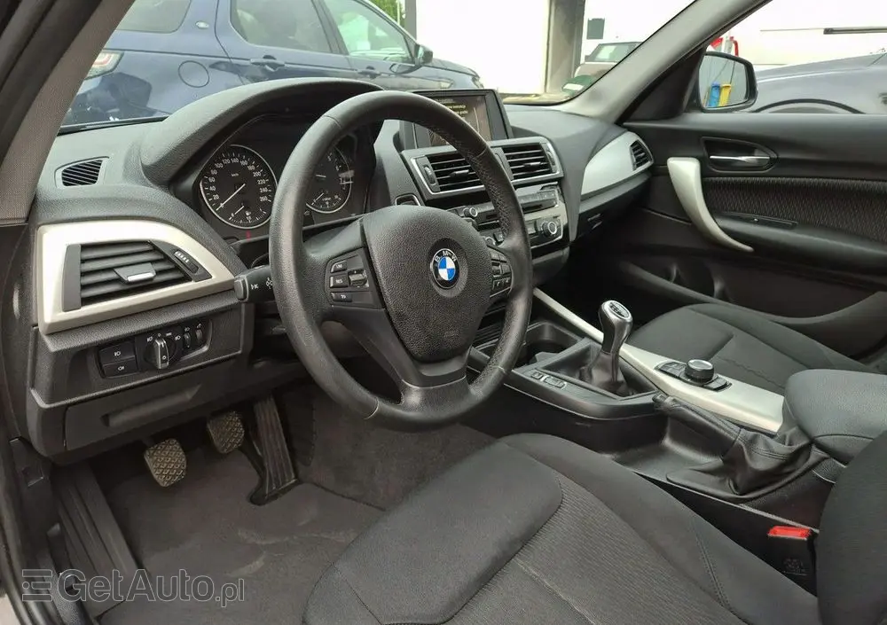 BMW Seria 1 118i Advantage