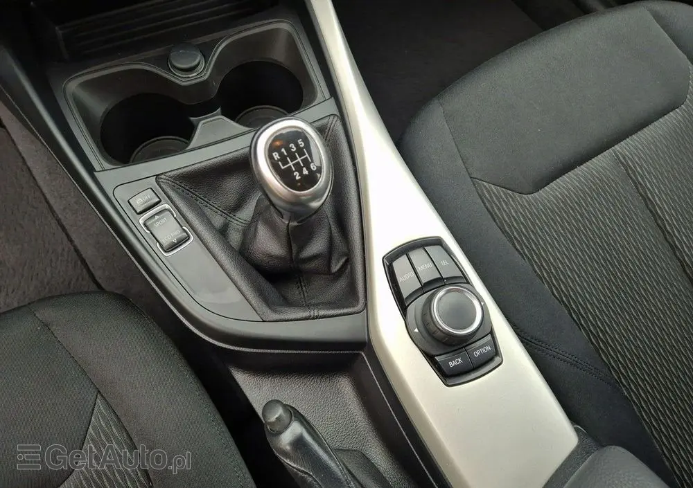 BMW Seria 1 118i Advantage