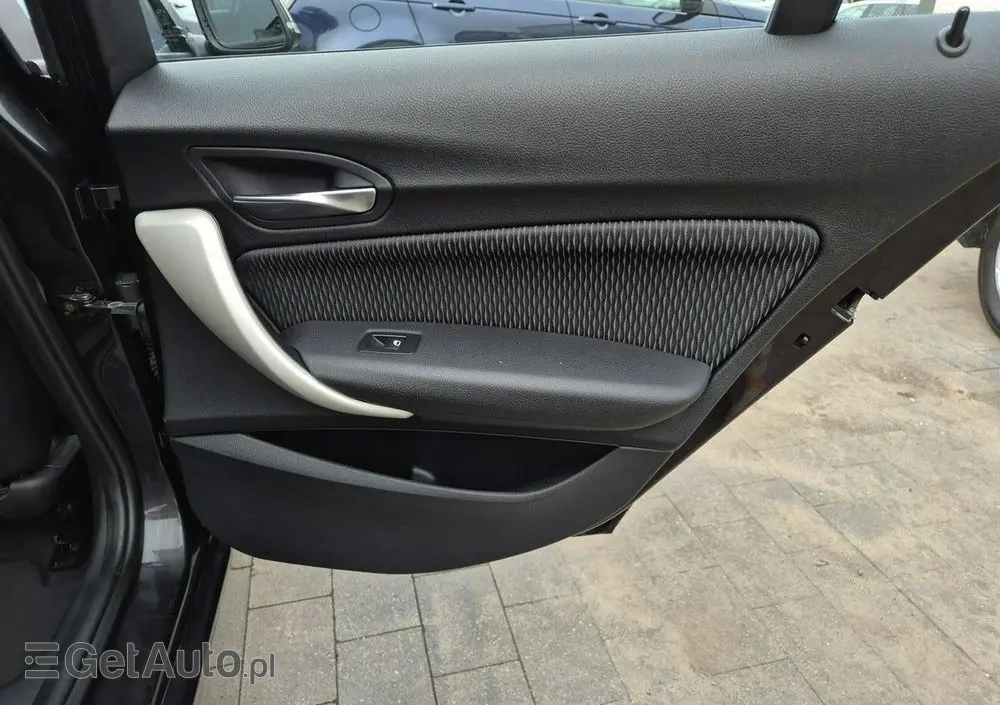 BMW Seria 1 118i Advantage