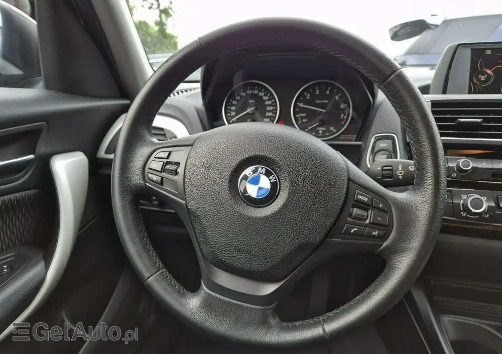 BMW Seria 1 118i Advantage