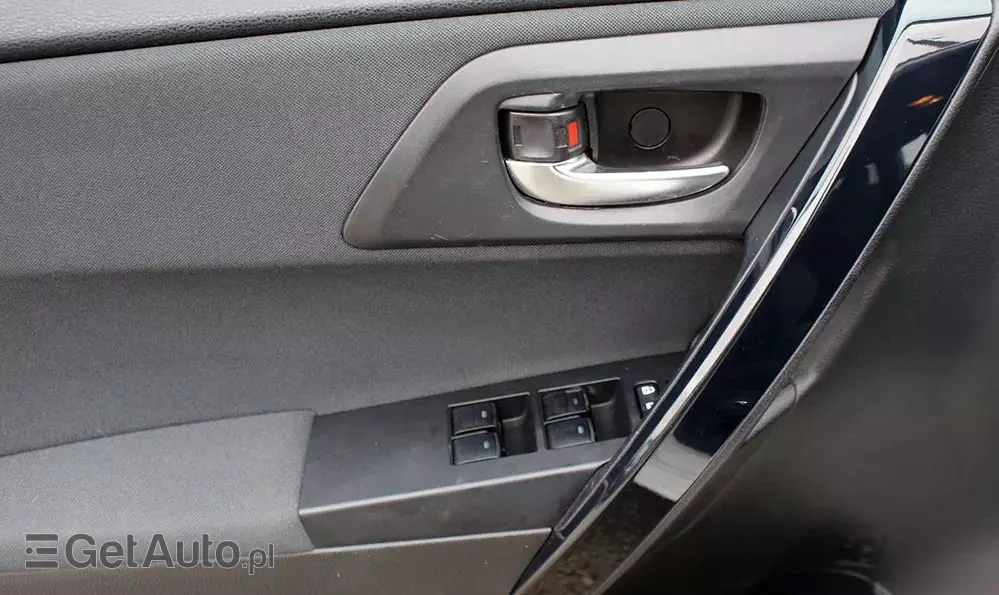 TOYOTA Auris 1.8 VVT-i Hybrid Automatik Edition