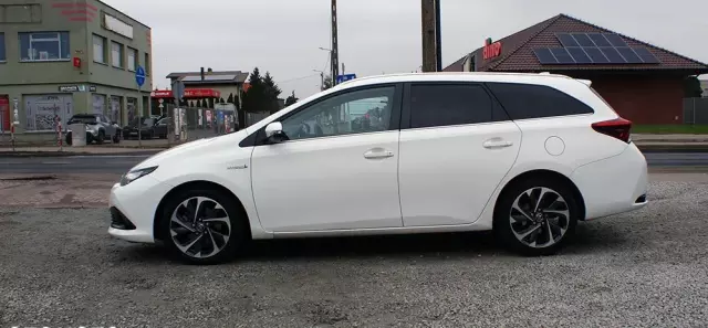 TOYOTA Auris 1.8 VVT-i Hybrid Automatik Edition