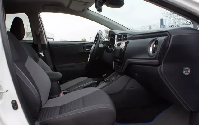 TOYOTA Auris 1.8 VVT-i Hybrid Automatik Edition