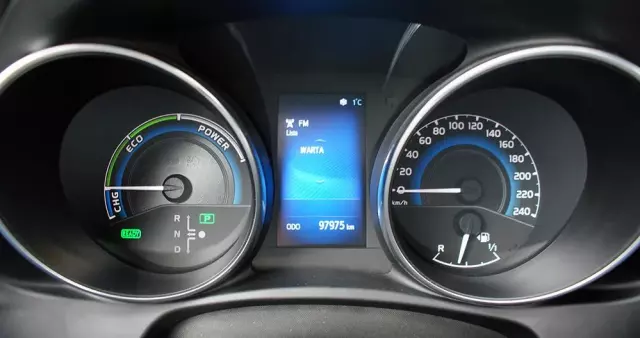 TOYOTA Auris 1.8 VVT-i Hybrid Automatik Edition