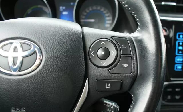 TOYOTA Auris 1.8 VVT-i Hybrid Automatik Edition