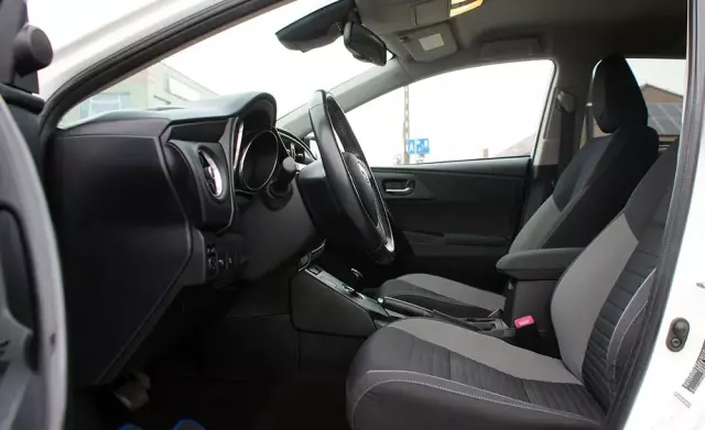 TOYOTA Auris 1.8 VVT-i Hybrid Automatik Edition