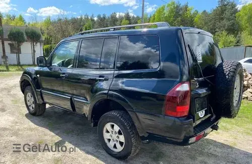 MITSUBISHI Pajero 