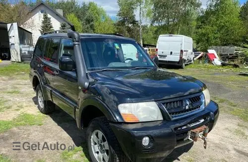 MITSUBISHI Pajero 