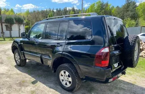 MITSUBISHI Pajero 