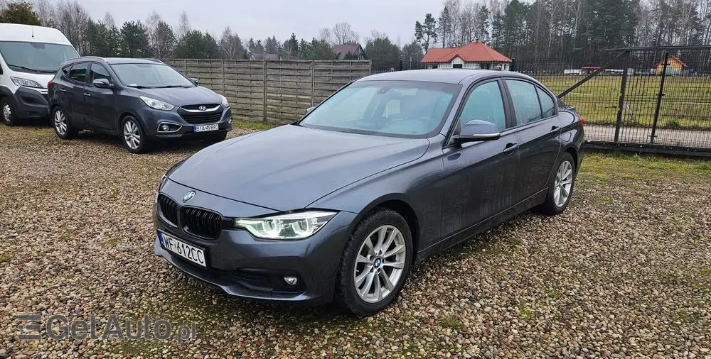 BMW Seria 3 320i xDrive Edition Luxury Line Purity