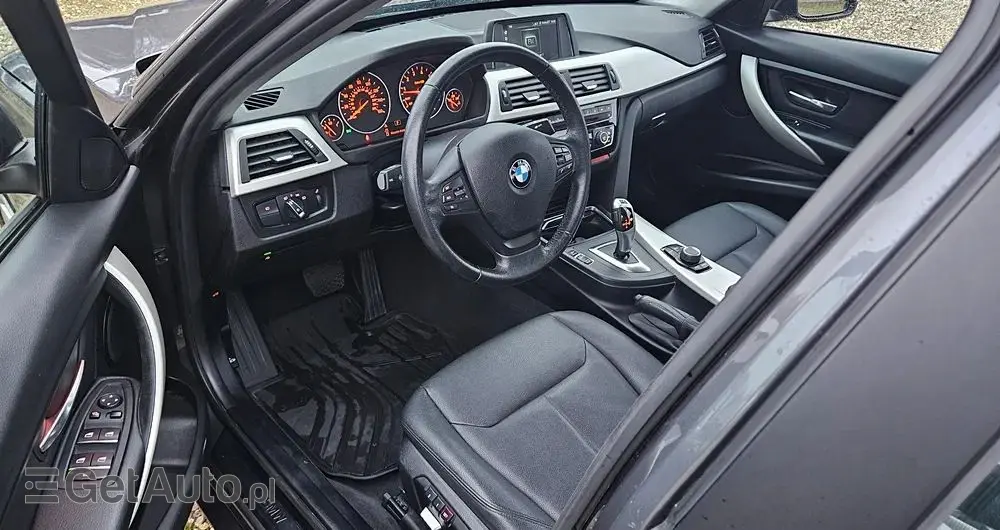 BMW Seria 3 320i xDrive Edition Luxury Line Purity