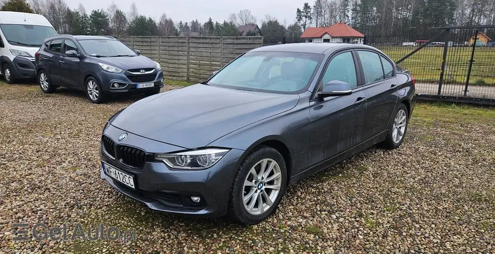 BMW Seria 3 320i xDrive Edition Luxury Line Purity