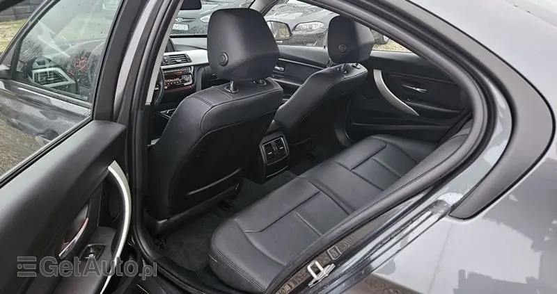 BMW Seria 3 320i xDrive Edition Luxury Line Purity