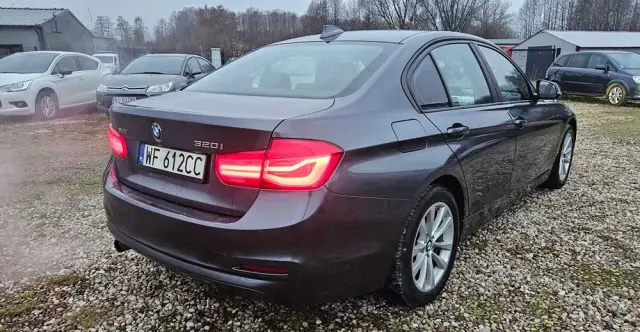 BMW Seria 3 320i xDrive Edition Luxury Line Purity