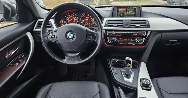 BMW Seria 3 320i xDrive Edition Luxury Line Purity