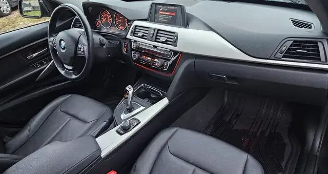 BMW Seria 3 320i xDrive Edition Luxury Line Purity