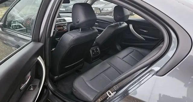 BMW Seria 3 320i xDrive Edition Luxury Line Purity