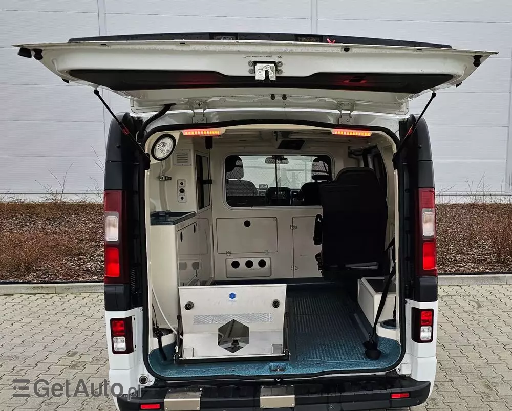RENAULT TRAFIC KARETKA/AMBULANS 