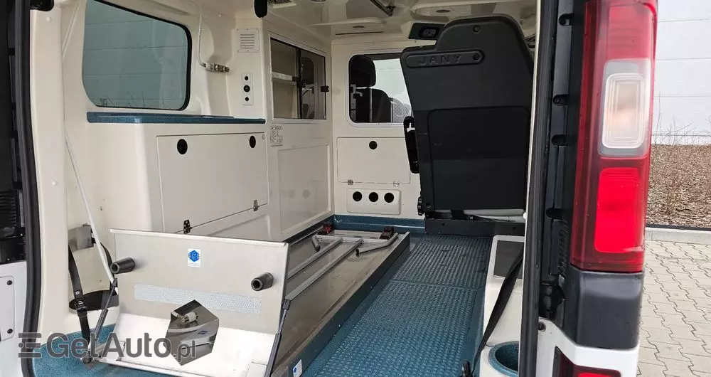 RENAULT TRAFIC KARETKA/AMBULANS 